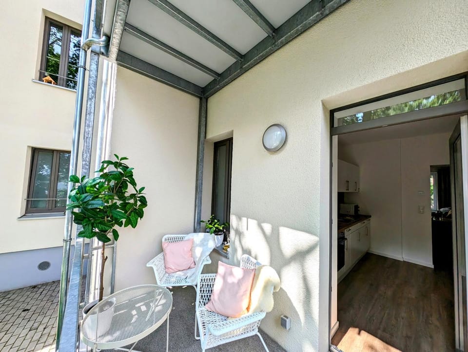 Patio, View (from property/room), Balcony/Terrace, Living room, Seating area, Dining area