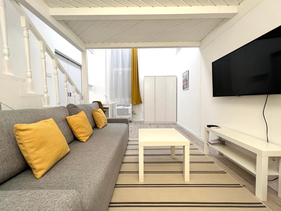 Communal lounge/ TV room, Living room, Seating area