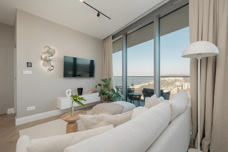 Property building, Restaurant/places to eat, Communal lounge/ TV room, Natural landscape, TV and multimedia, Living room, Seating area, Evening entertainment, Breakfast