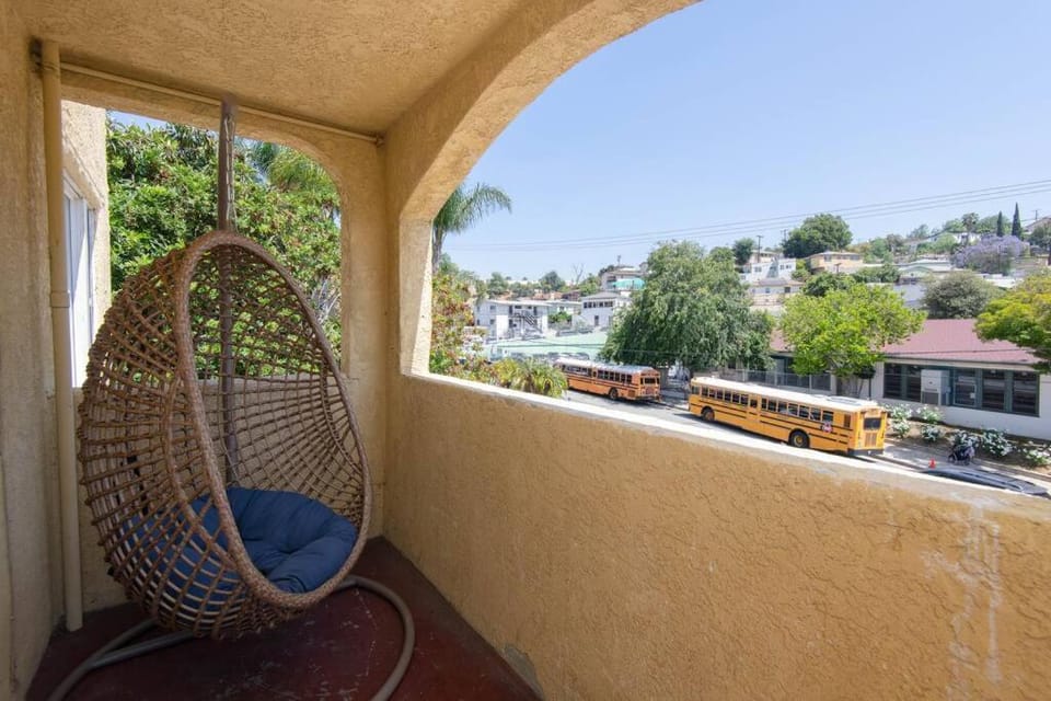 Lovely 2bedroom condo with free parking on premise Apartment in East Los Angeles