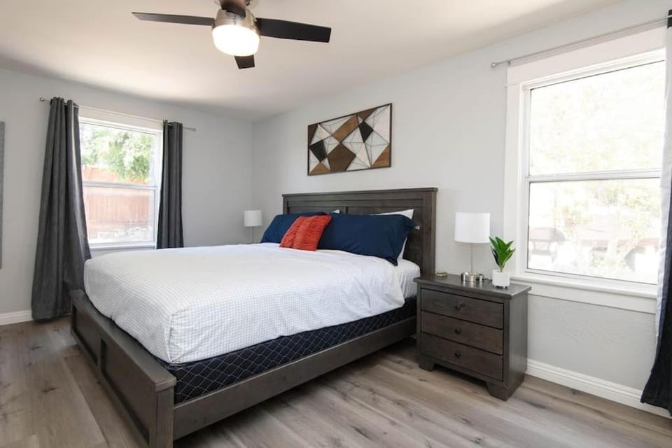 Lovely 2bedroom condo with free parking on premise Apartment in East Los Angeles