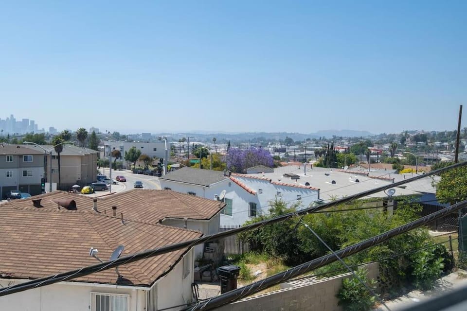 Lovely 2bedroom condo with free parking on premise Apartment in East Los Angeles