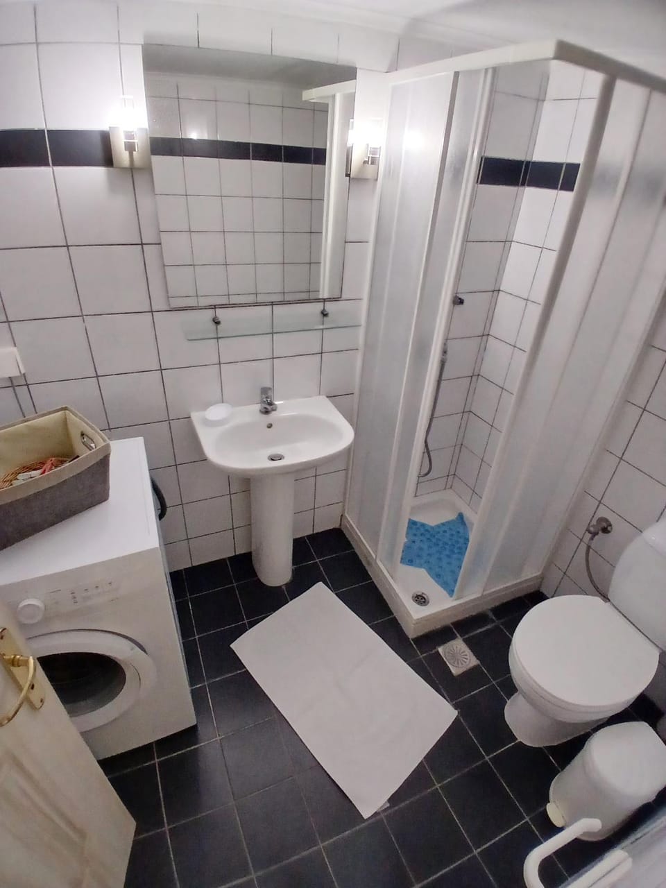 Bathroom, washing machine