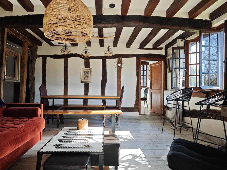 Living room, Seating area, Dining area