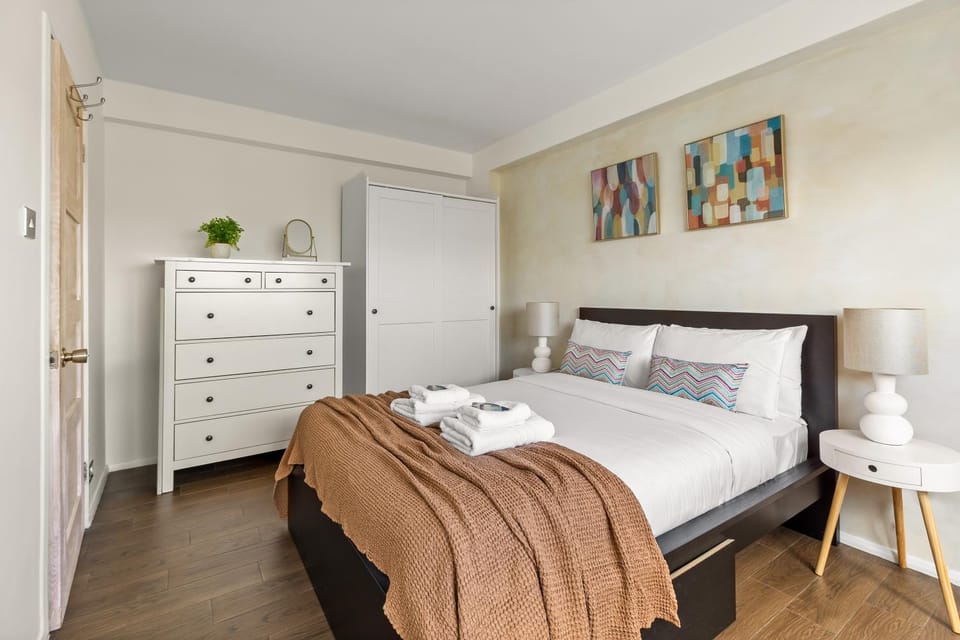 Bed, Bedroom, towels, wardrobe