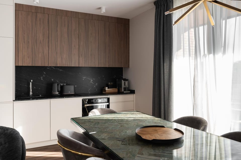 Kitchen or kitchenette, Dining area