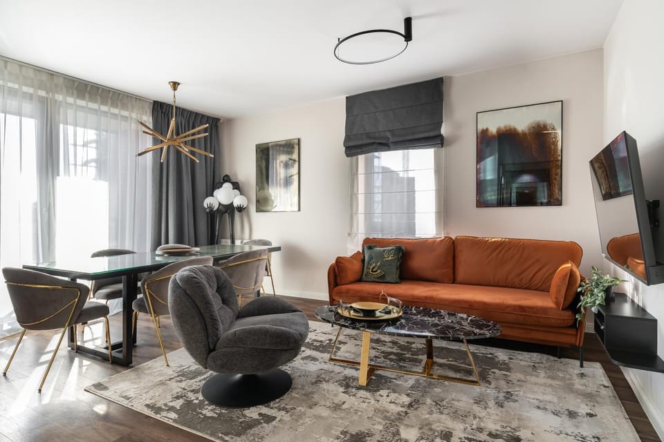 TV and multimedia, Living room, Seating area, Dining area