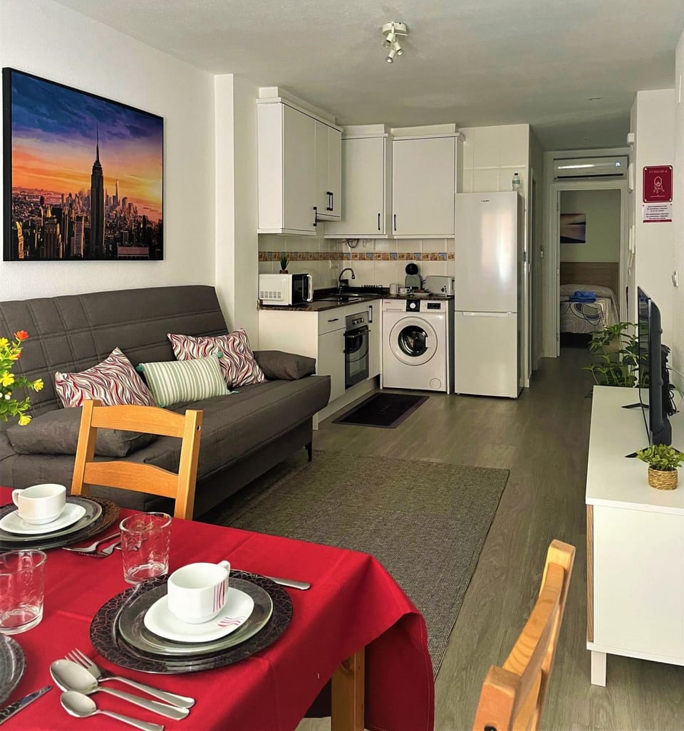 Kitchen or kitchenette, Seating area, Dining area