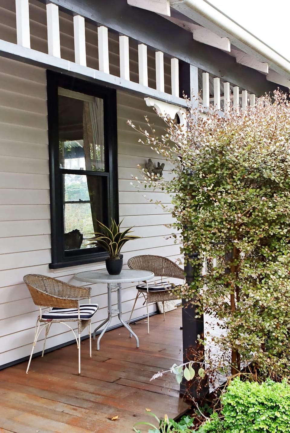 Property building, Patio, Day, Garden, Garden view