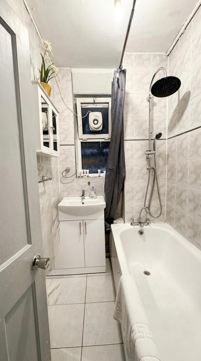 Bathroom, Bath, towels