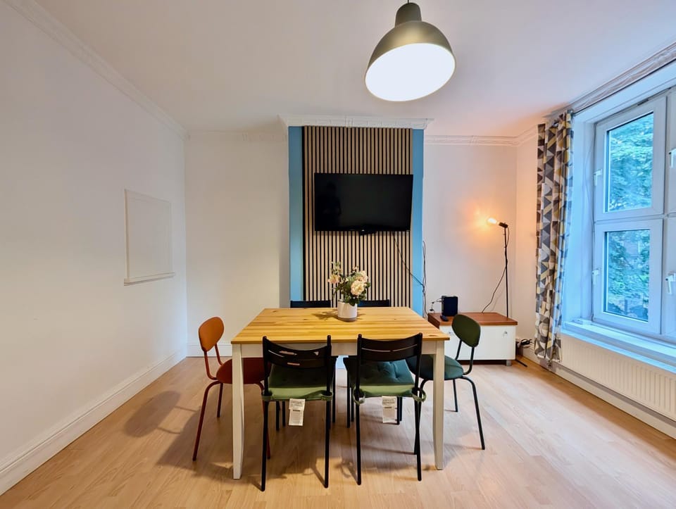 TV and multimedia, Living room, Dining area