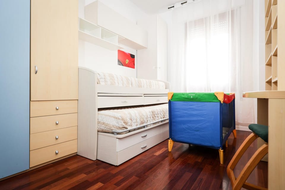 Bed, Photo of the whole room, Seating area, Bedroom, wardrobe