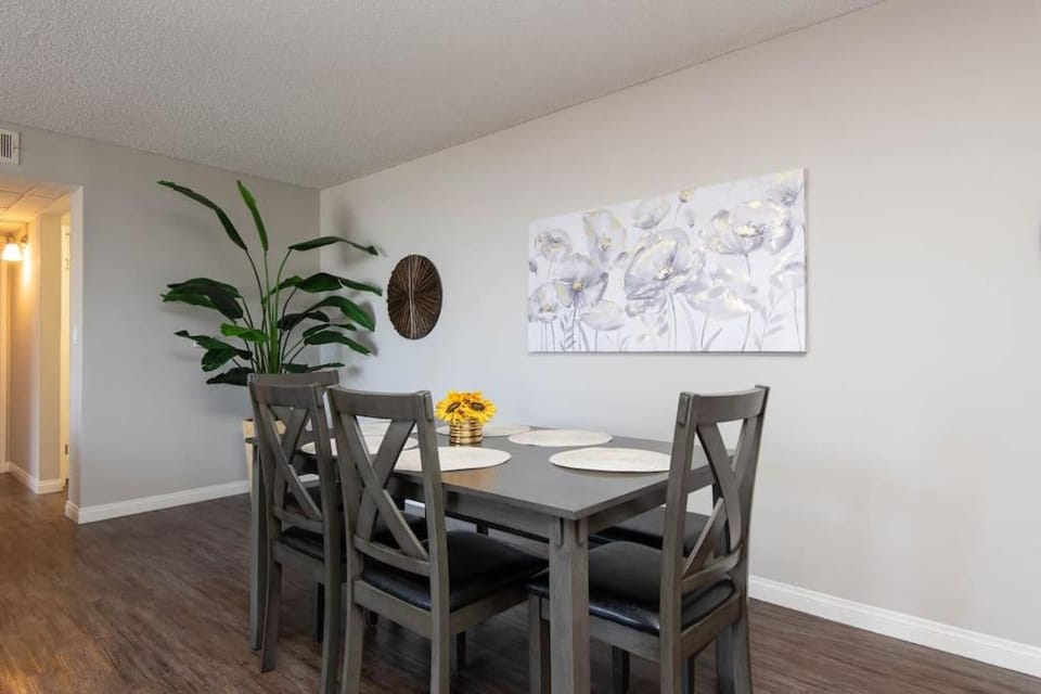 Hollywood 2Bed Apt w Rooftop pool & Panoramic View Apartment in Hollywood