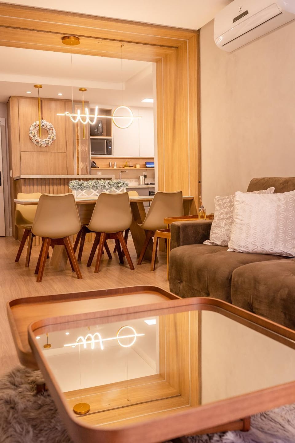 Seating area, Dining area, air conditioner