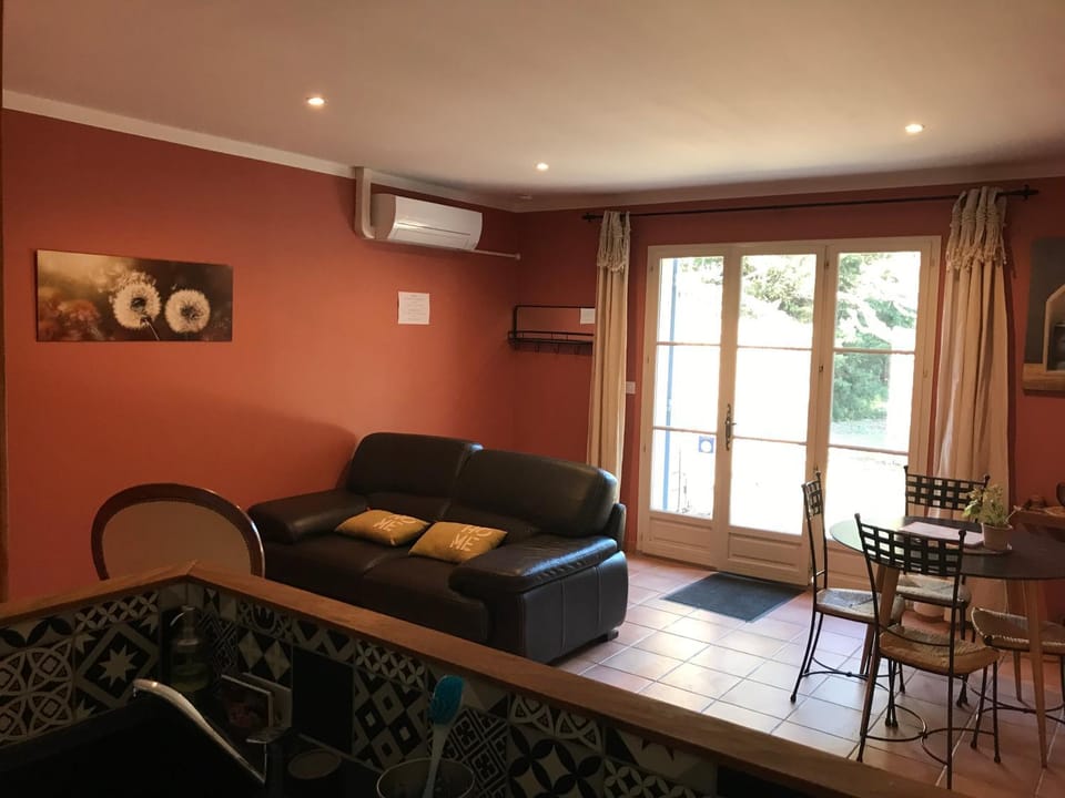Le Mas Mérindol Gîte Cerise House in Provence-Alpes-Côte d'Azur