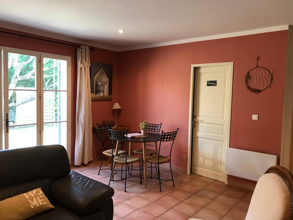 Le Mas Mérindol Gîte Cerise House in Provence-Alpes-Côte d'Azur