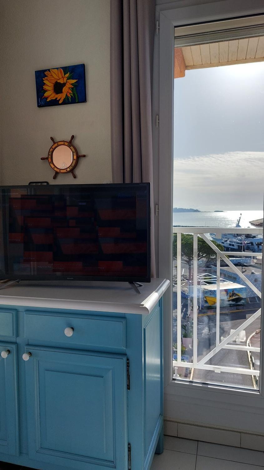 TV and multimedia, Sea view, Quiet street view