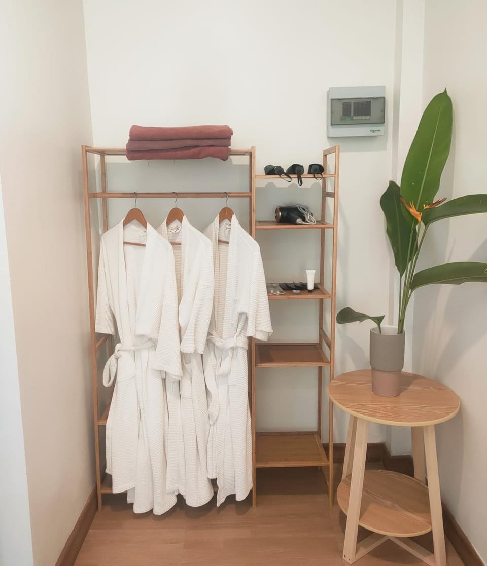 Photo of the whole room, Bedroom, towels, wardrobe