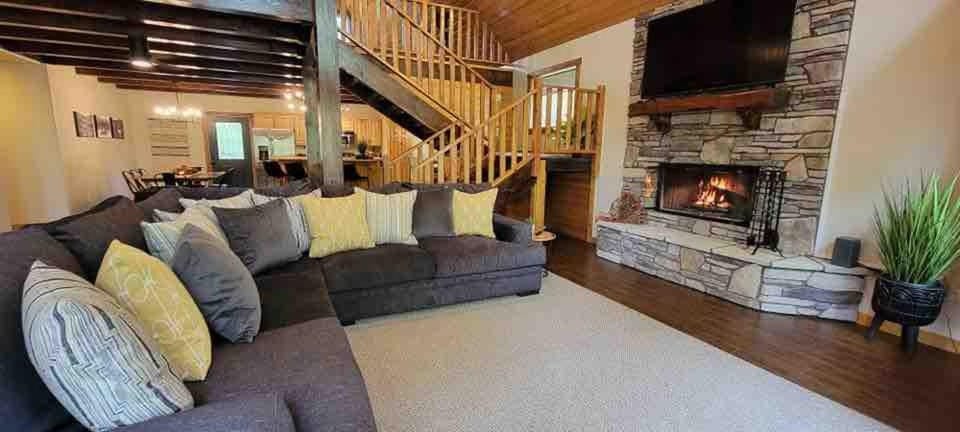 Revered Hidden Lake Lodge East Zion & Bryce Country House in Glendale