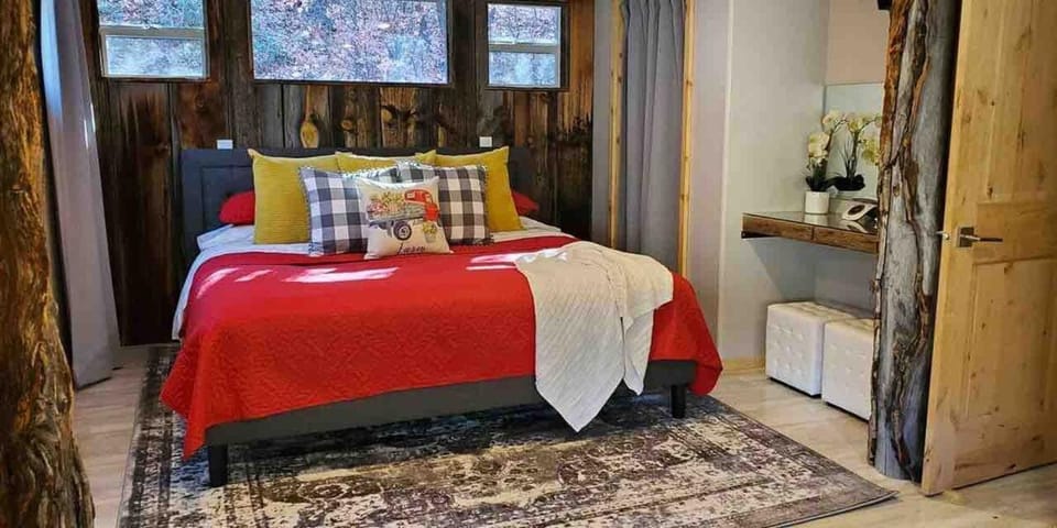 The Hideaway Concealed Cabin East Zion & Bryce Cabin in Glendale