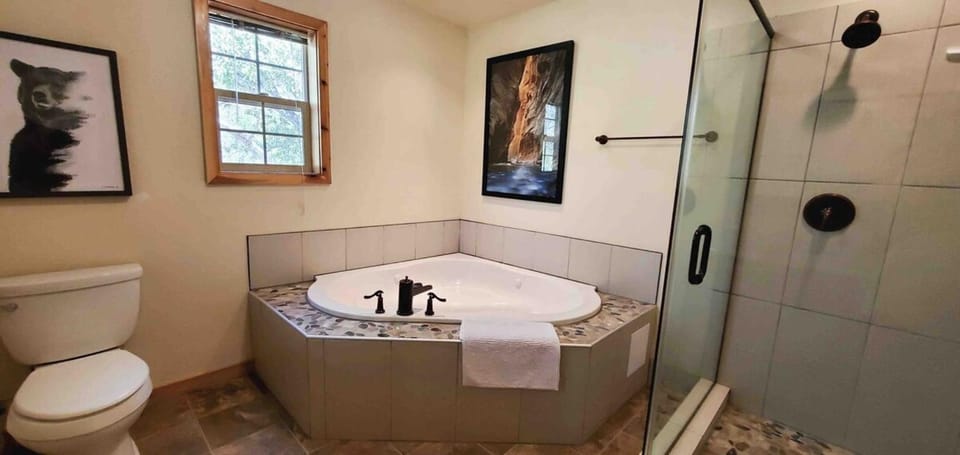 Virgin River Retreat East Zion & Bryce House in Glendale