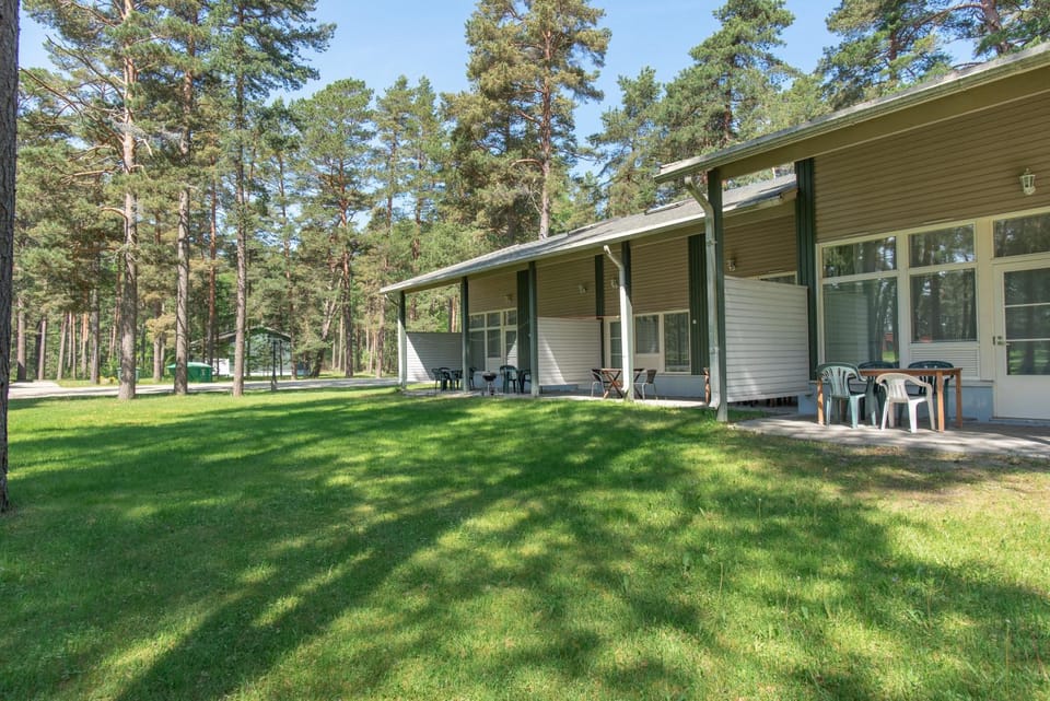 Property building, Day, Natural landscape, Balcony/Terrace, Balcony/Terrace, Garden view