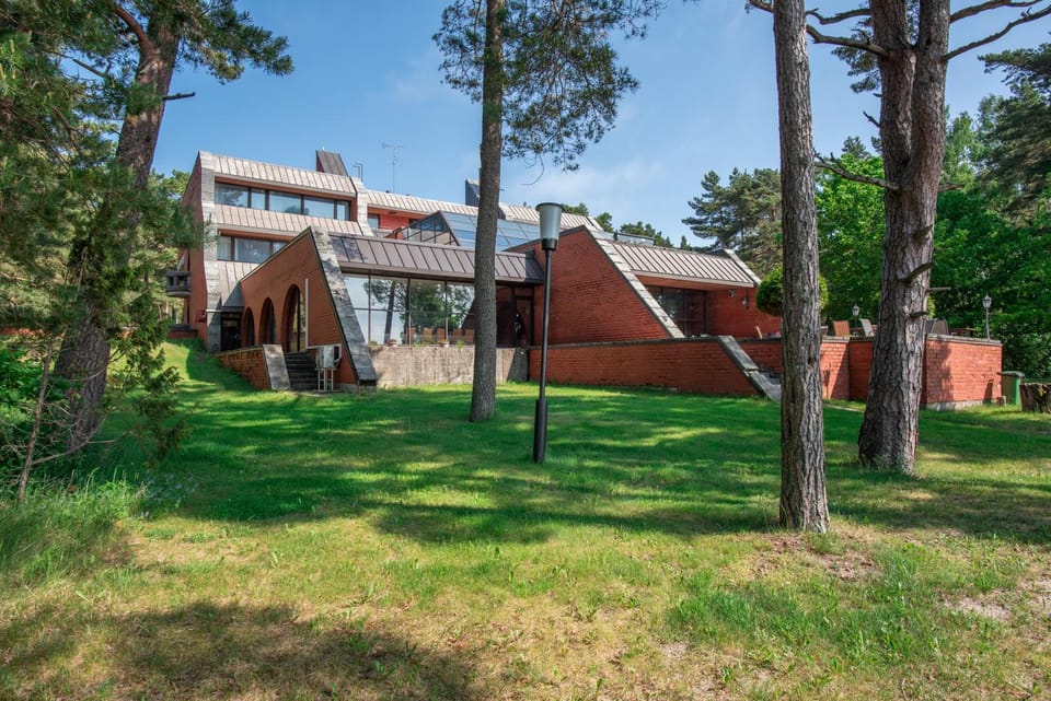 Property building, Day, Natural landscape, Garden, Garden view, Area and facilities