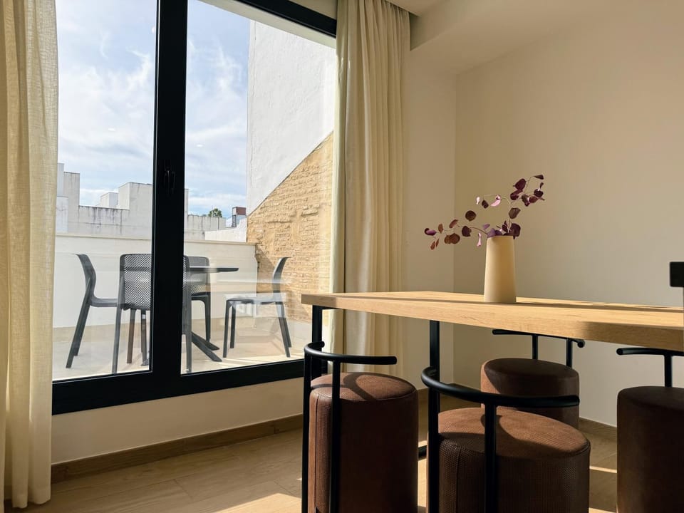 View (from property/room), Living room, Dining area, City view