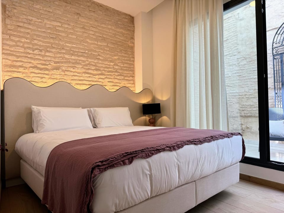 Bed, Photo of the whole room, Bedroom