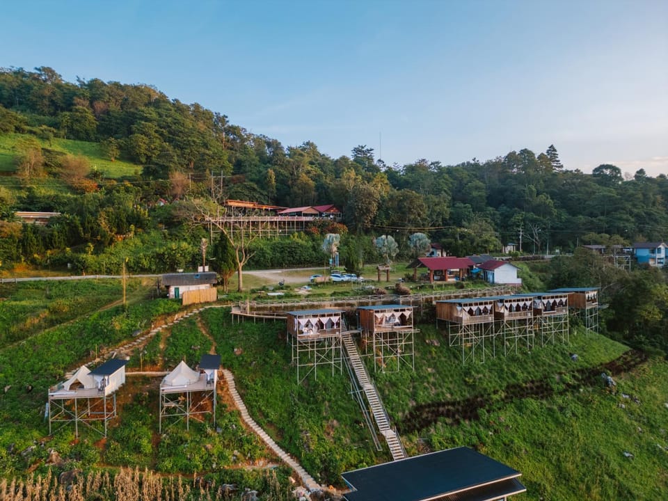 หลงฮักเขา ภูชี้ฟ้า Long Huk Kao Phuchifa Luxury tent in Laos