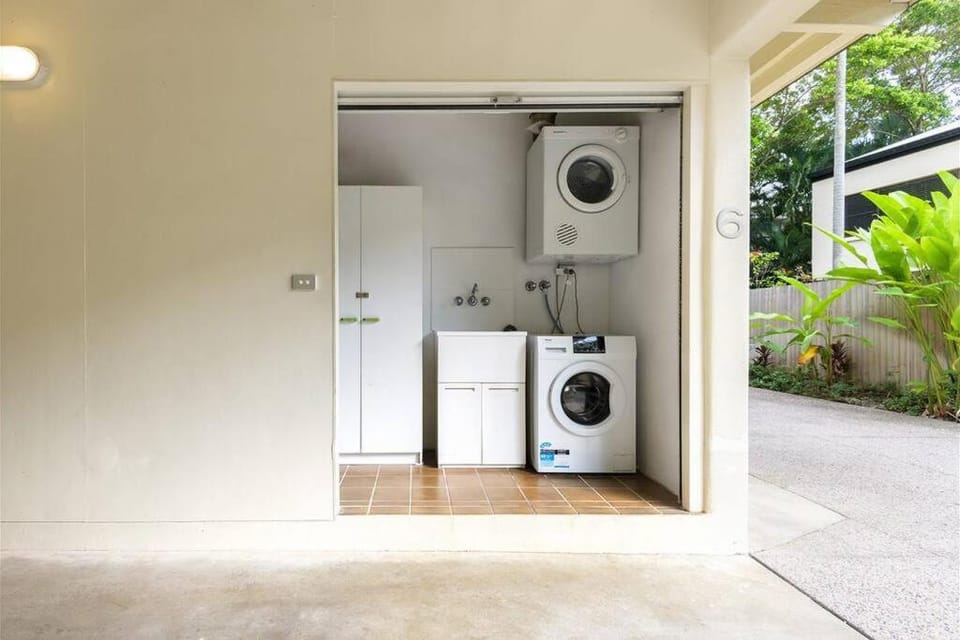 Central Port Douglas Apartment, Walk to Beach - Casuarina Court Apartment in Port Douglas