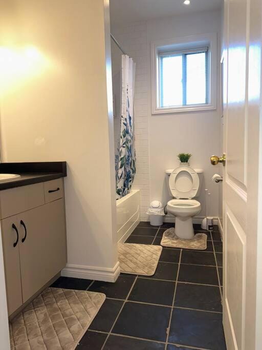 Luxury Spacious 5-Bedroom Home Villa in London