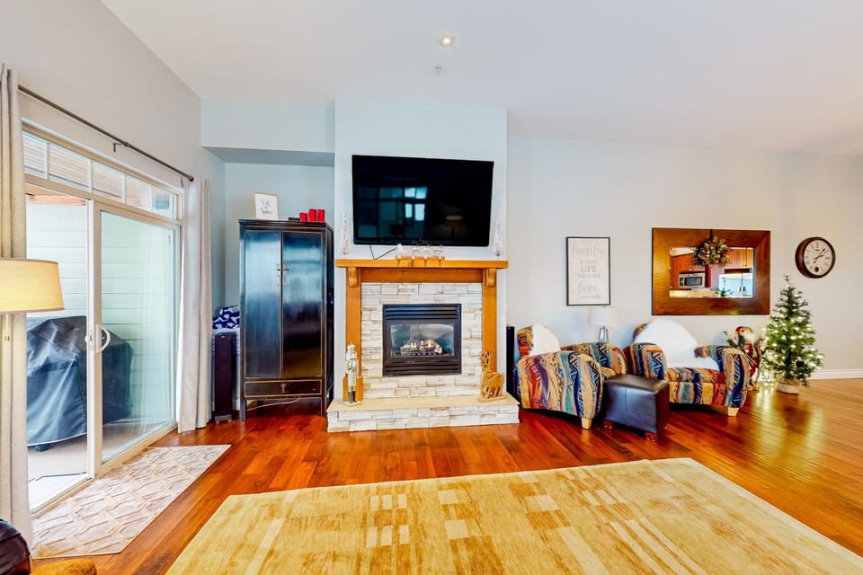 Snowfall Lodge 7 House in British Columbia