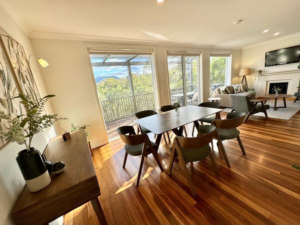 Villa 2br Mountain View Retreat Villa located within Cypress Lakes Resort Villa in New South Wales