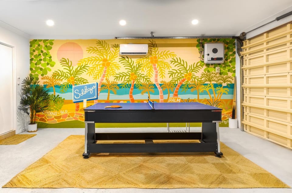 Luxury Sunny Oasis with Pool, SUV Hire, Near Marina House in Cairns