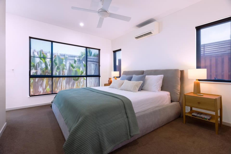 Bed, Photo of the whole room, Bedroom, air conditioner