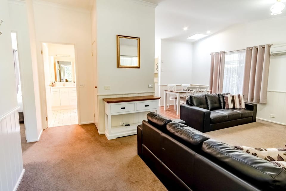 Silver Birches Holiday Village - Unit 2 House in Porepunkah