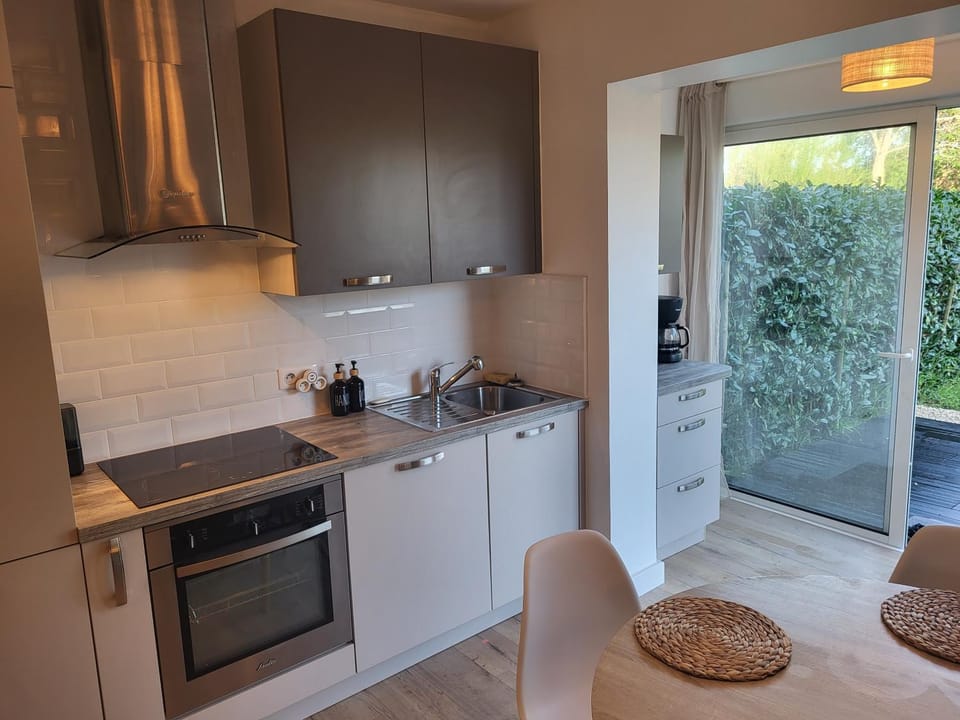 Coffee/tea facilities, Balcony/Terrace, Kitchen or kitchenette, Seating area, Dining area, Hiking, Hiking, Cycling, minibar, pet friendly, stove, toaster