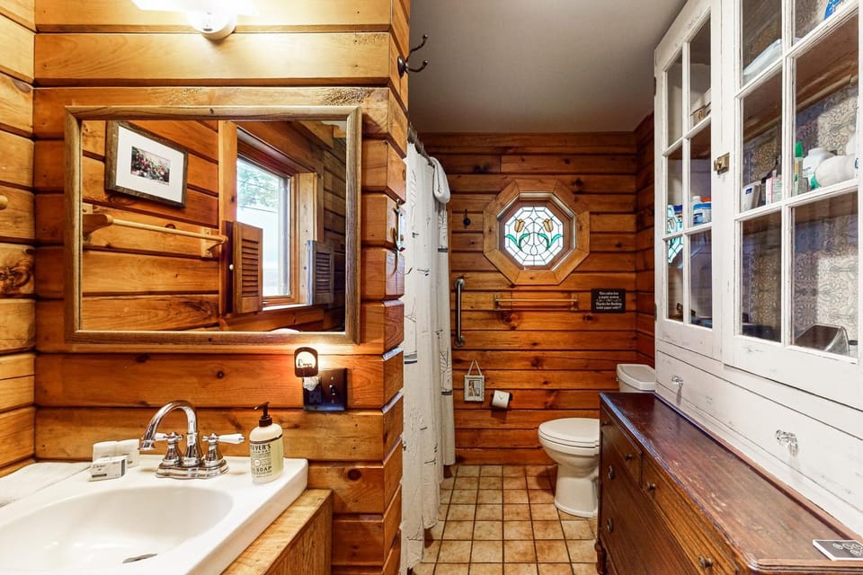 Seneca Lake Log Cabin Cabin in Seneca Lake