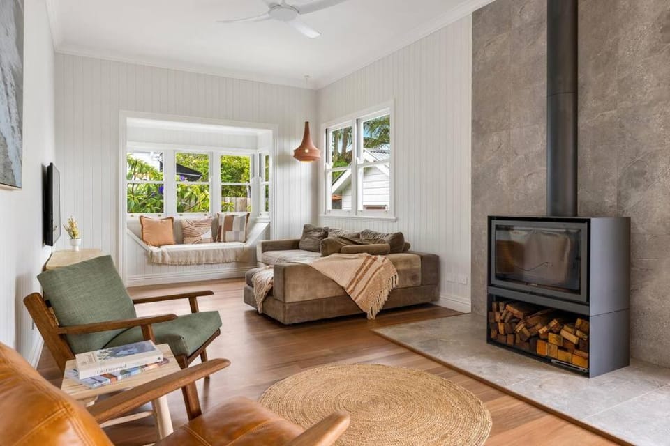 TV and multimedia, Living room, Seating area, fireplace