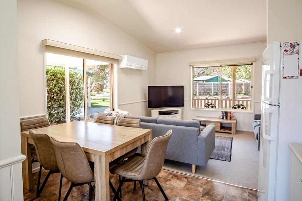 Silver Birches Holiday Village - Unit 4 House in Porepunkah