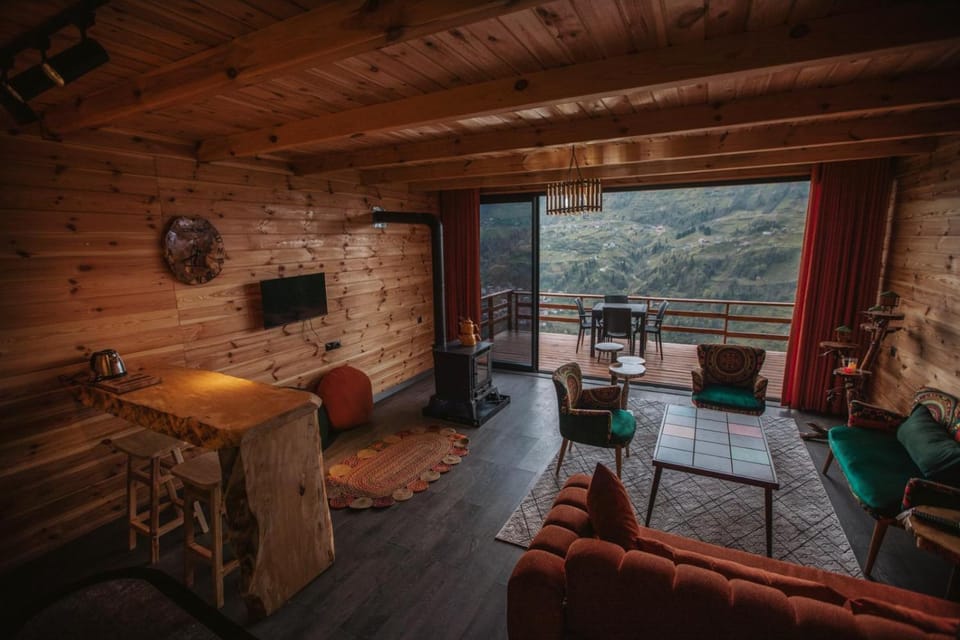 Communal lounge/ TV room, TV and multimedia, View (from property/room), Balcony/Terrace, Living room, Mountain view