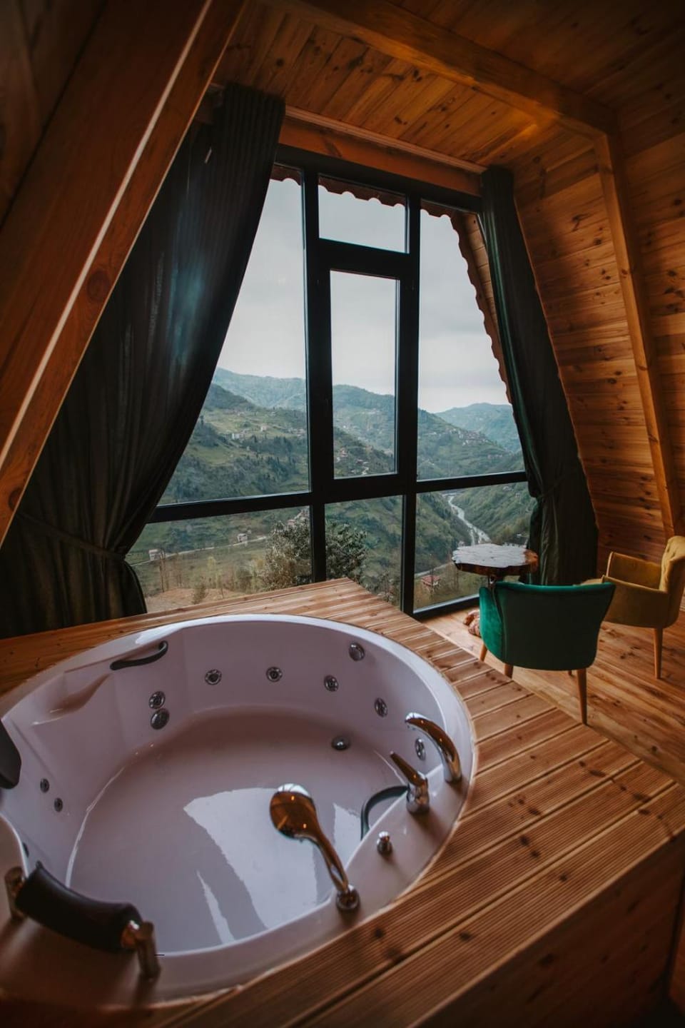 Natural landscape, Hot Tub, Bathroom, Mountain view