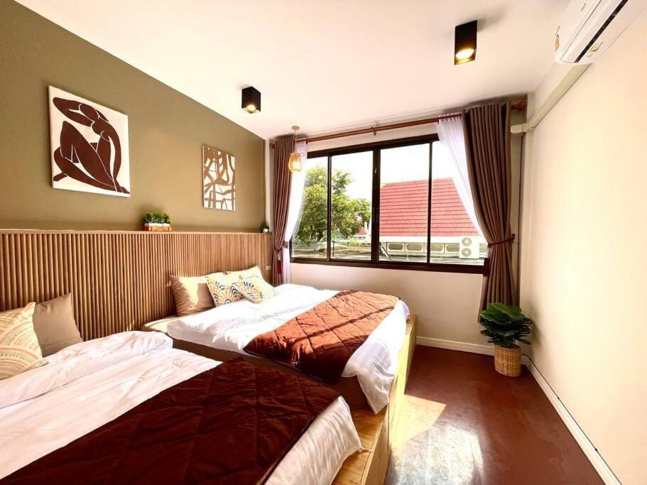 Private house with Pagoda view, near Grand Palace Apartment in Bangkok