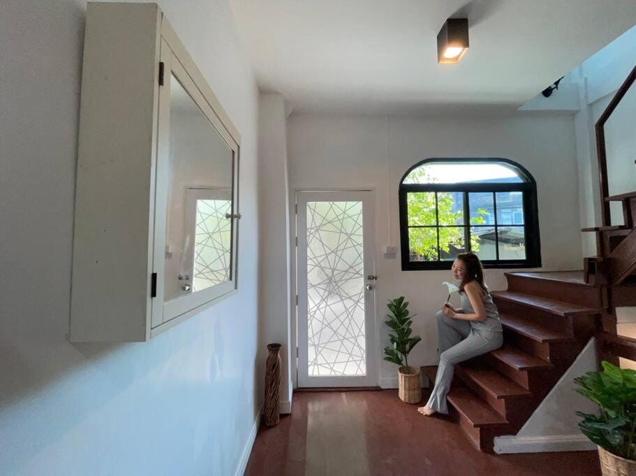 Private house with Pagoda view, near Grand Palace Apartment in Bangkok
