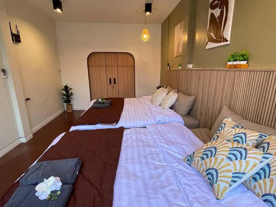 Private house with Pagoda view, near Grand Palace Apartment in Bangkok