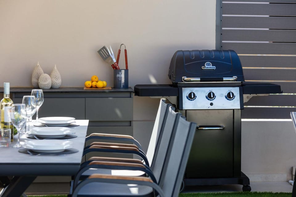 BBQ facilities, Dining area