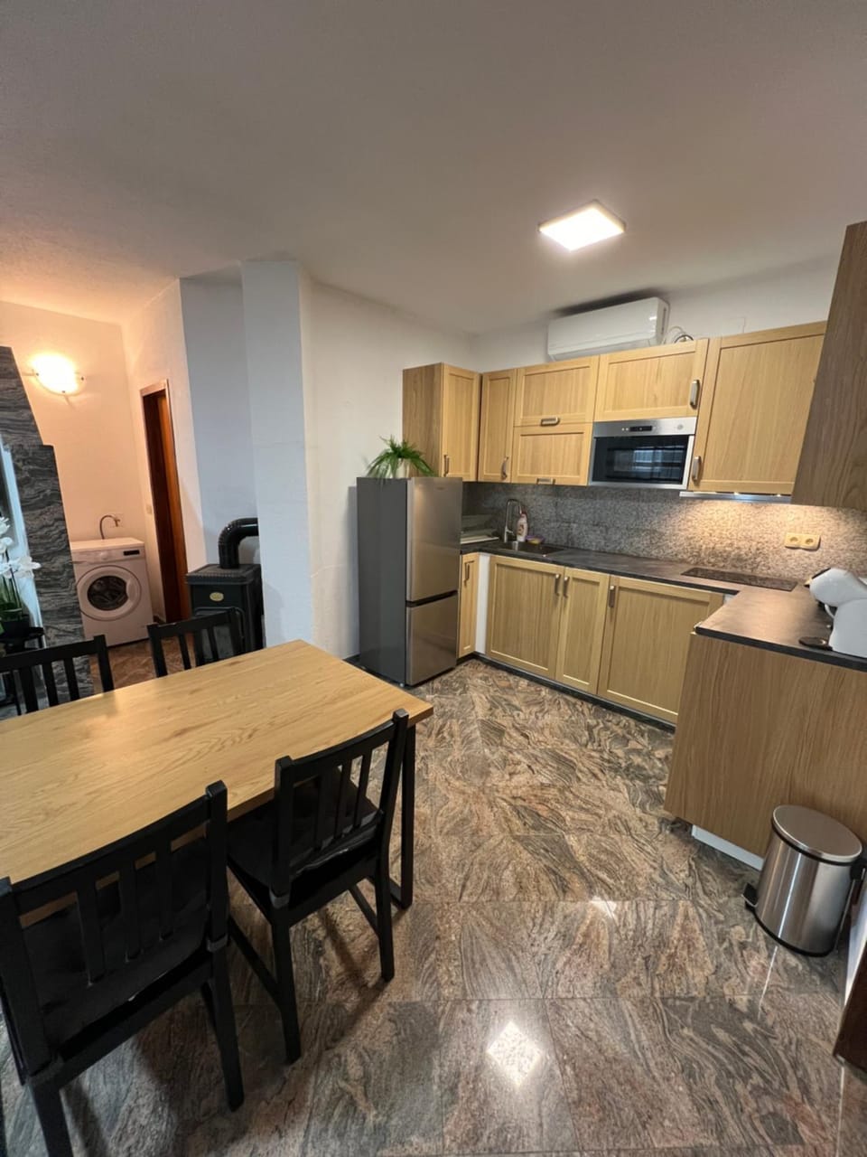 Kitchen or kitchenette, Dining area, stove