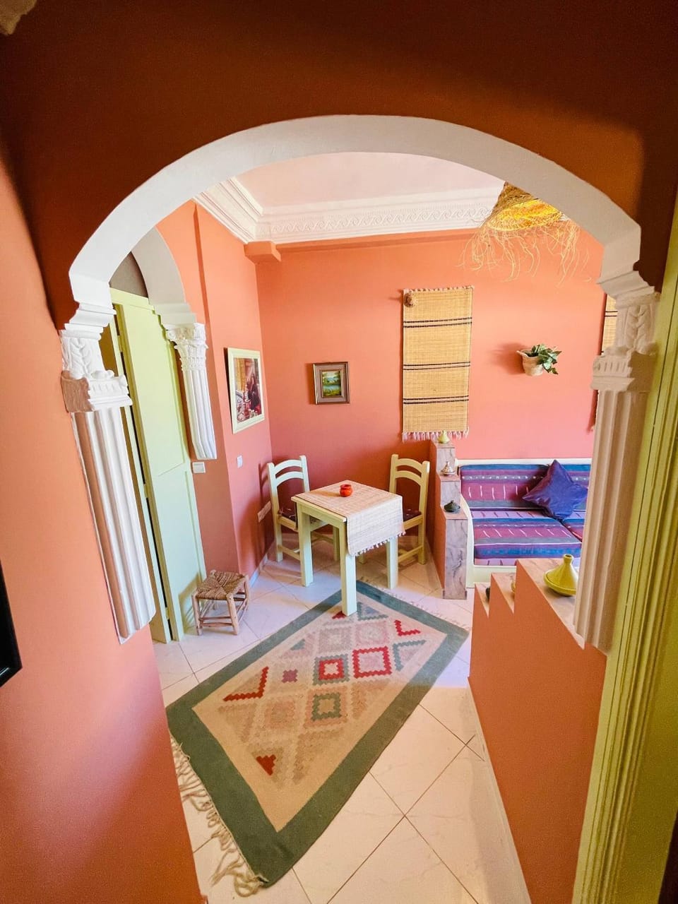 Living room, Decorative detail, Seating area, Dining area
