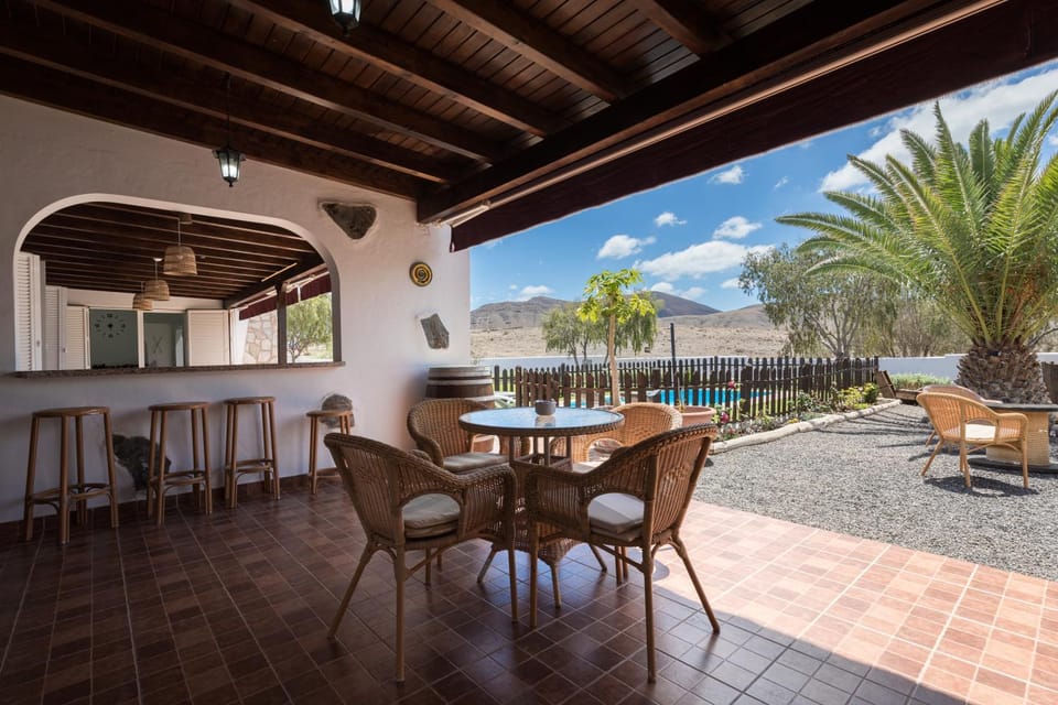 Garden, Balcony/Terrace, Dining area, Garden view, Pool view